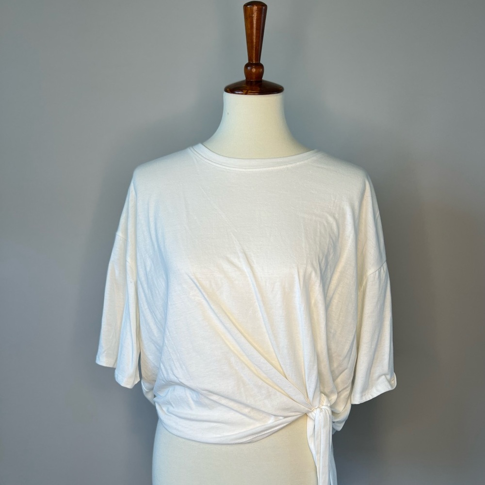 Knot tie T-shirt